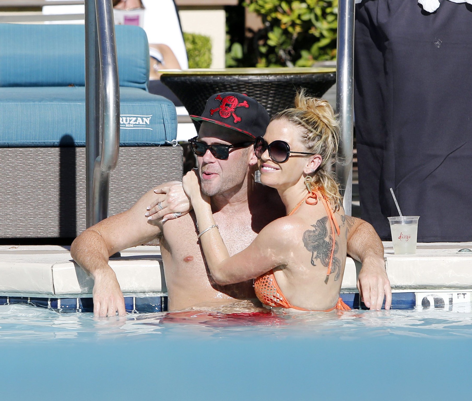 Sarah Harding con un bikini naranja en la piscina de Las Vegas
 #75208815