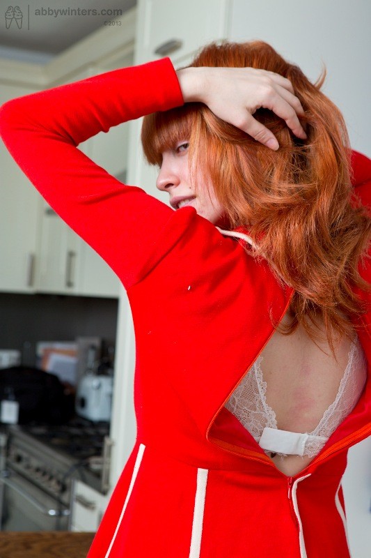 Chica pelirroja uma muestra su coño
 #78968183