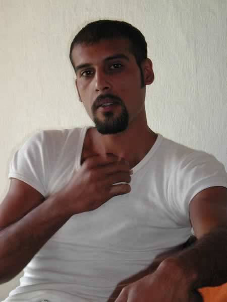 Chico amateur desnudándose
 #77009871