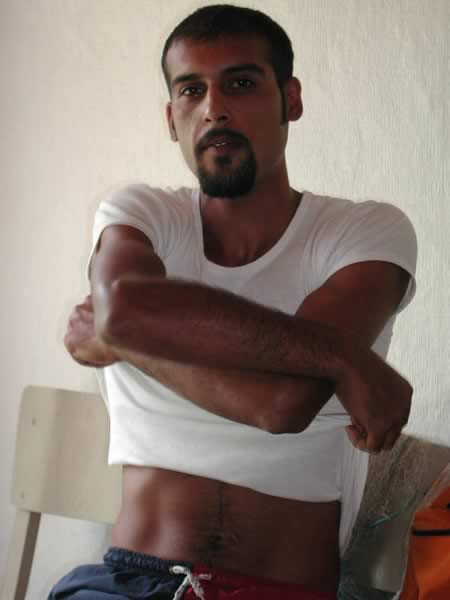 Chico amateur desnudándose
 #77009873