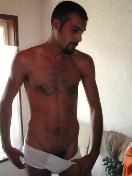 Chico amateur desnudándose
 #77009891