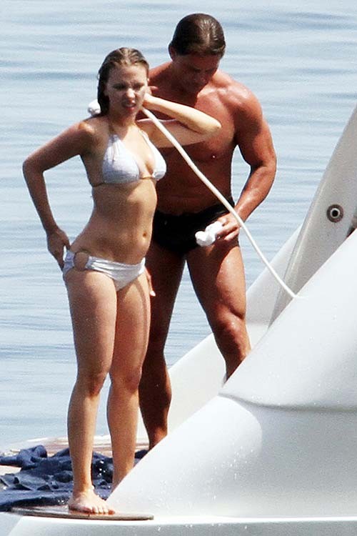 Scarlett Johansson nipple slip and bikini paparazzi photos #75256904