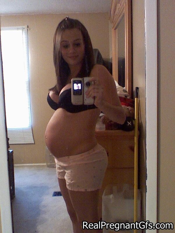 Des copines enceintes sexy qui posent
 #71531623
