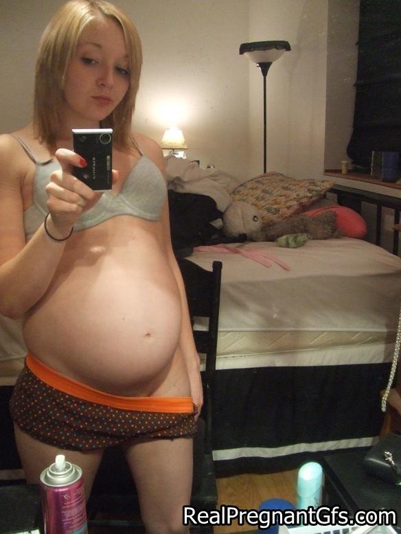 Des copines enceintes sexy qui posent
 #71531634