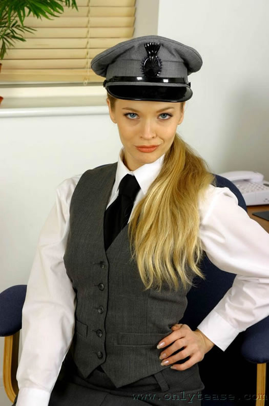Jeune blonde posant en uniforme de policier et en collants
 #74013312