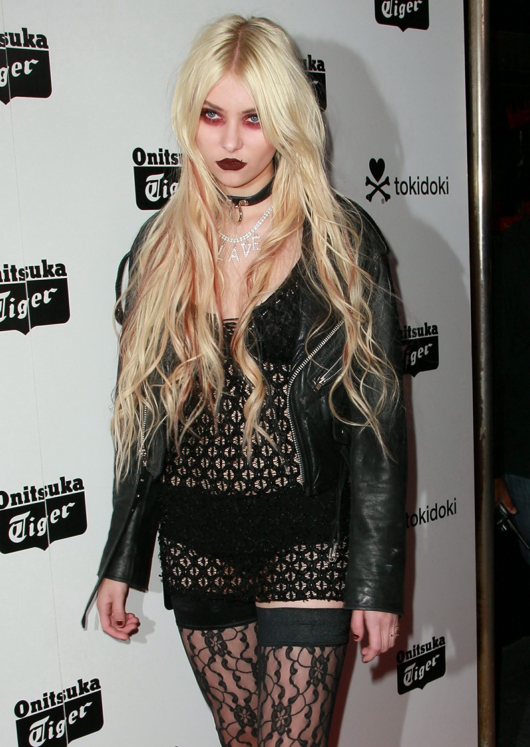 Taylor momsen trägt spitzenkleid dessous bei der kollaboration launch party bei 
 #75328326