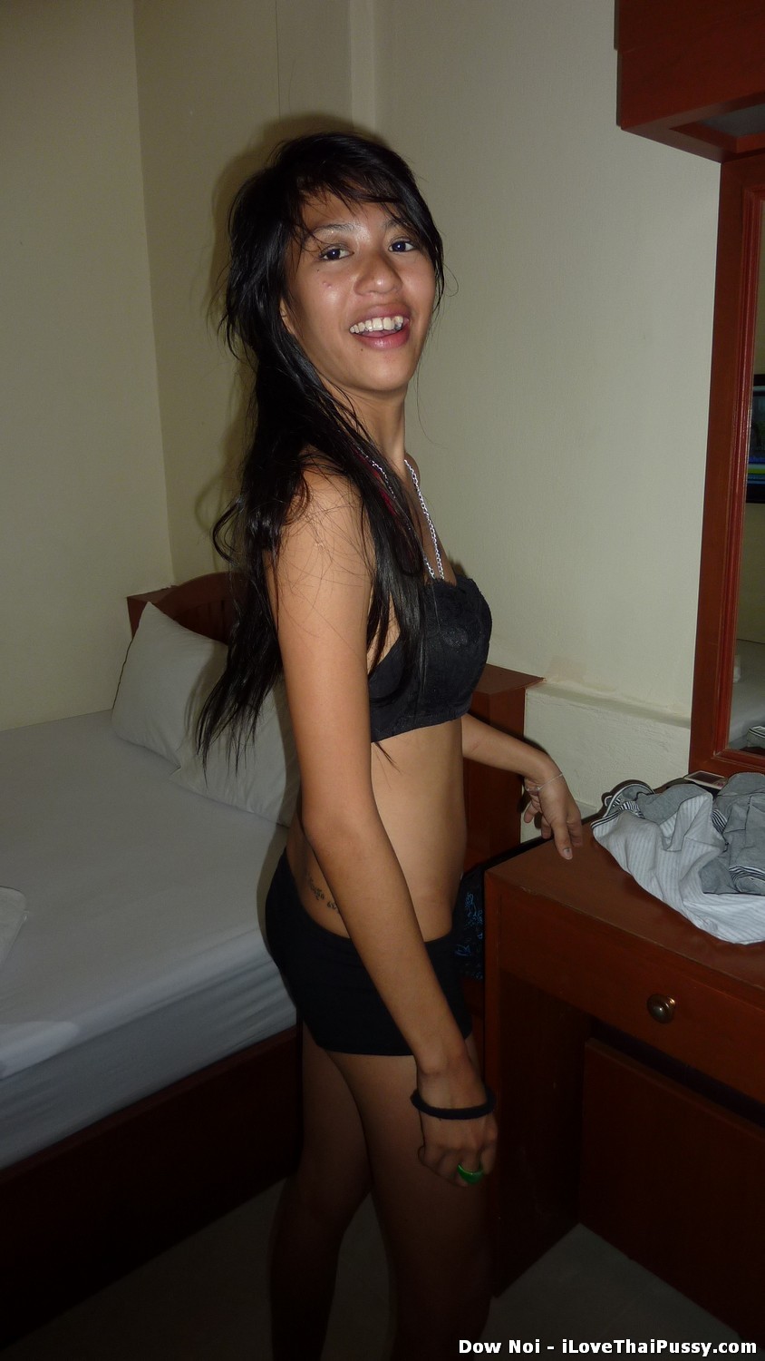 Prostituta thailandese magra scopata da un turista sessuale svedese senza preservativo
 #69878690