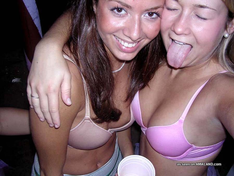 Galería de fotos de lesbianas amateurs salvajes y pervertidas
 #77032694
