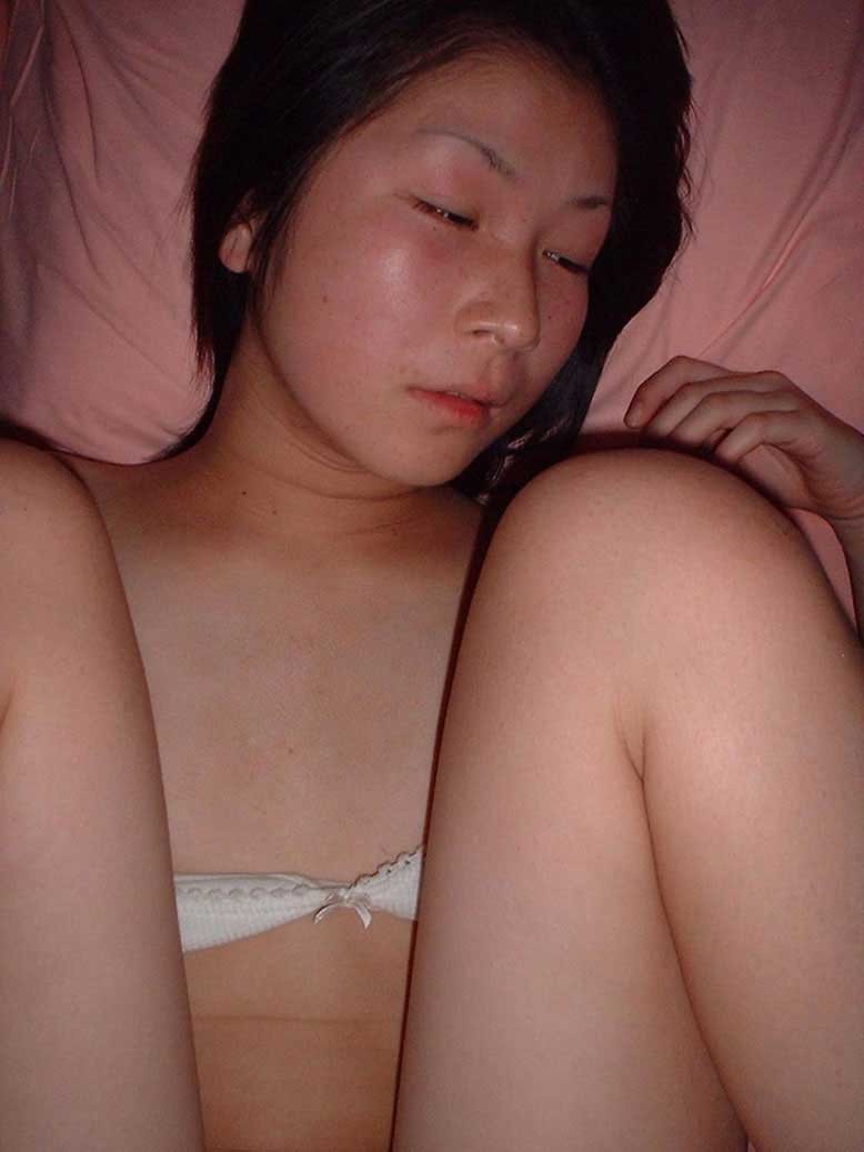 Una chica japonesa es follada
 #68376714