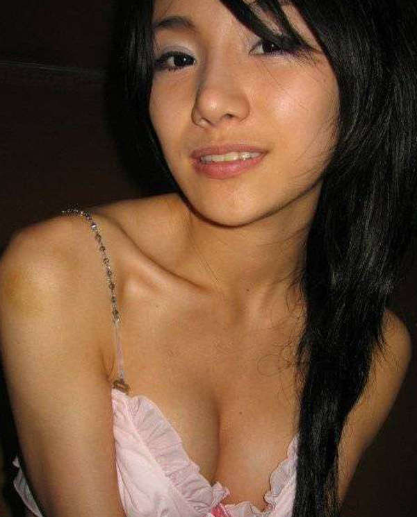 Nice compilation of a Thai chick’s hot selfpics #69901415