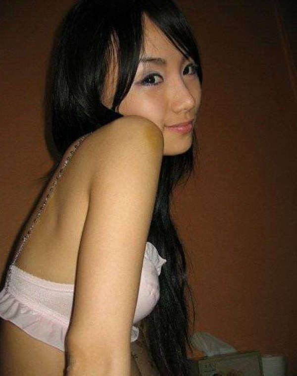 Una bonita recopilación de autofotos de una chica tailandesa
 #69901487