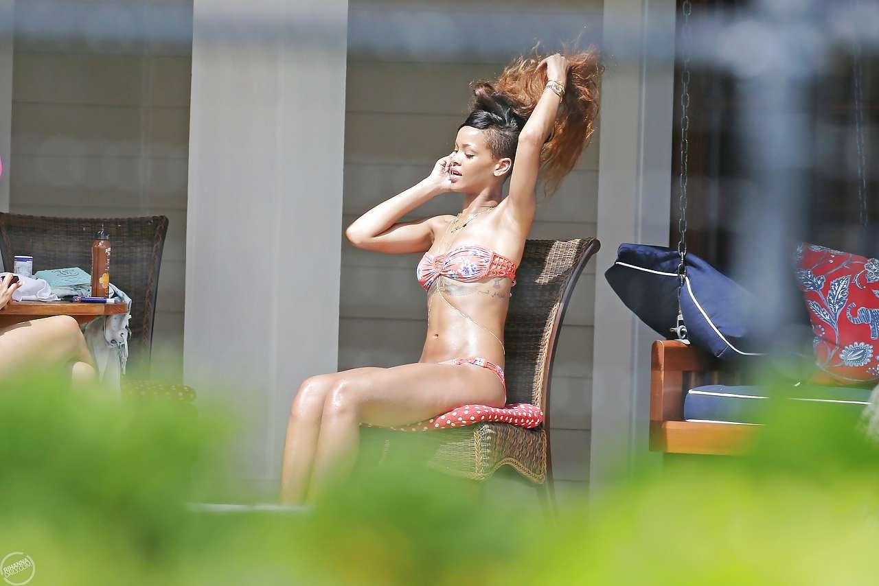 Rihanna showing sexy and hot body in bikini on pool #75227159