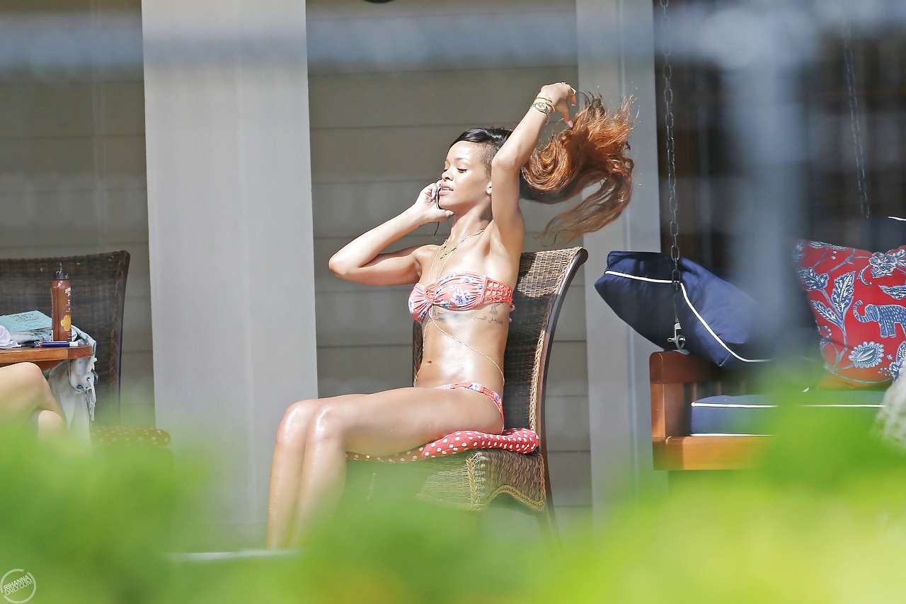 Rihanna showing sexy and hot body in bikini on pool #75227162