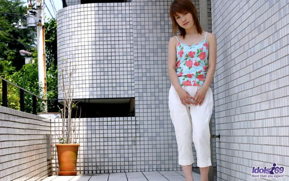 Niedliche japanische Modell akari zeigt ihre Titten und Muschi
 #69761824