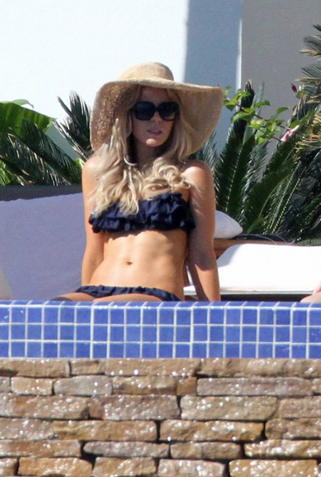 Kate Beckinsale exposing sexy body and hot tits in bikini on pool #75319999