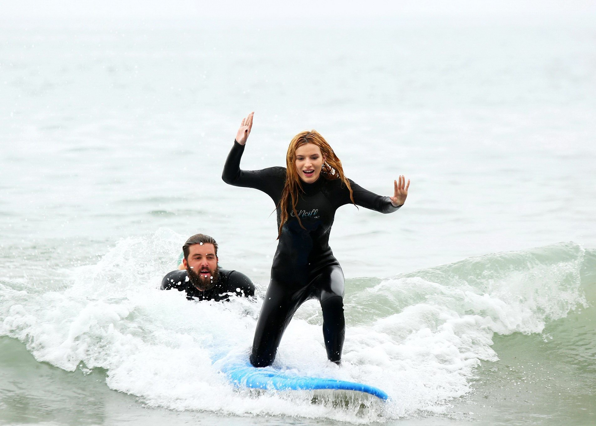 Bella thorne in bikini e muta da surf al surf camp
 #75159230