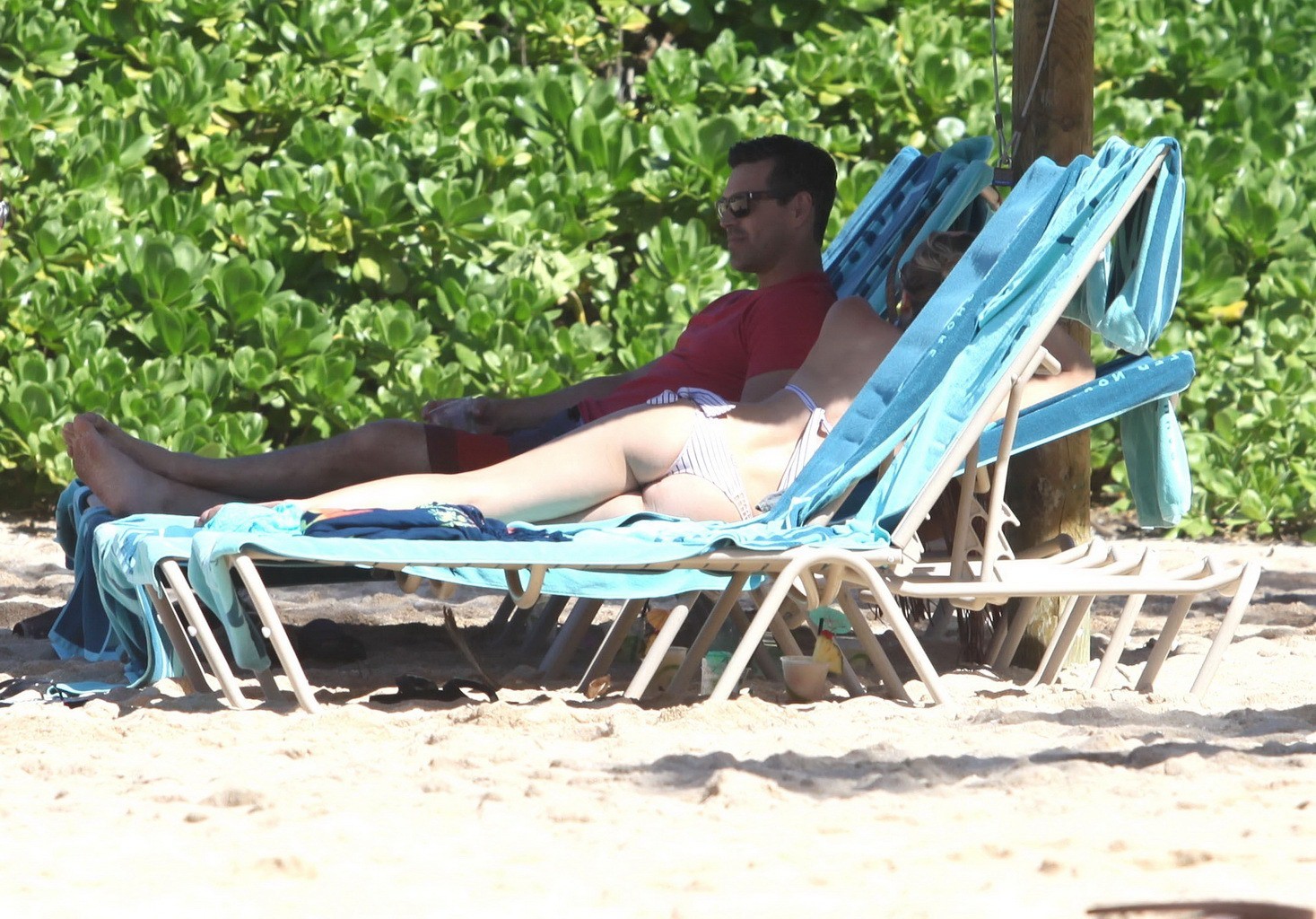 メキシコのビーチで縞模様のビキニを着ているLeann rimes
 #75206063