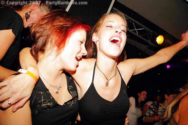 Nenas calientes en la mundialmente famosa fiesta de sexo borracho de Praga
 #76860939