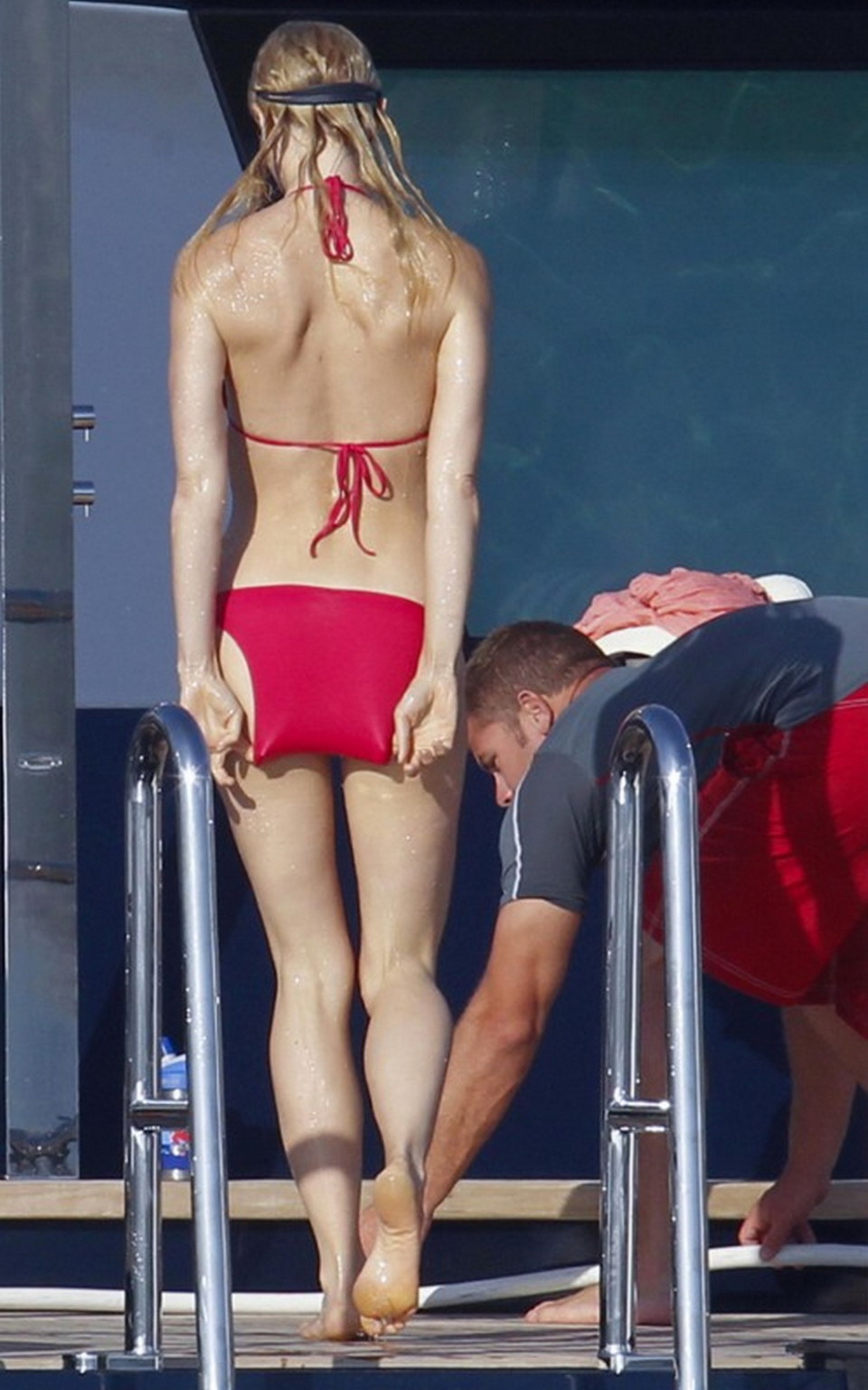 Gwyneth paltrow im Bikini am Strand von porto cervo, Italien
 #75296826