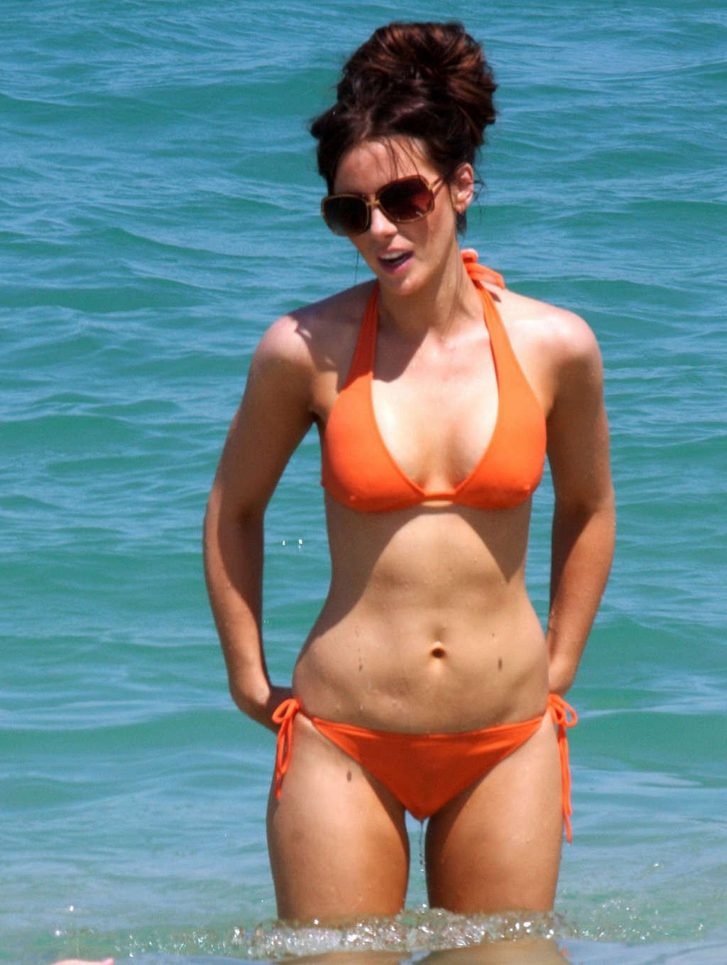 Kate Beckinsale très sexy dans un bikini photographié par des paparazzis.
 #75349607