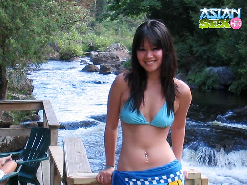 Sunny asiatische Freundin mit nackten Titten zeigen ihren sexy Körper
 #68214170