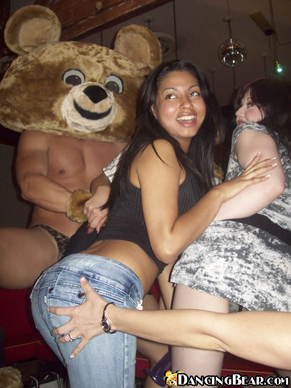 Pálido hottie chupa la polla stripper
 #73732837