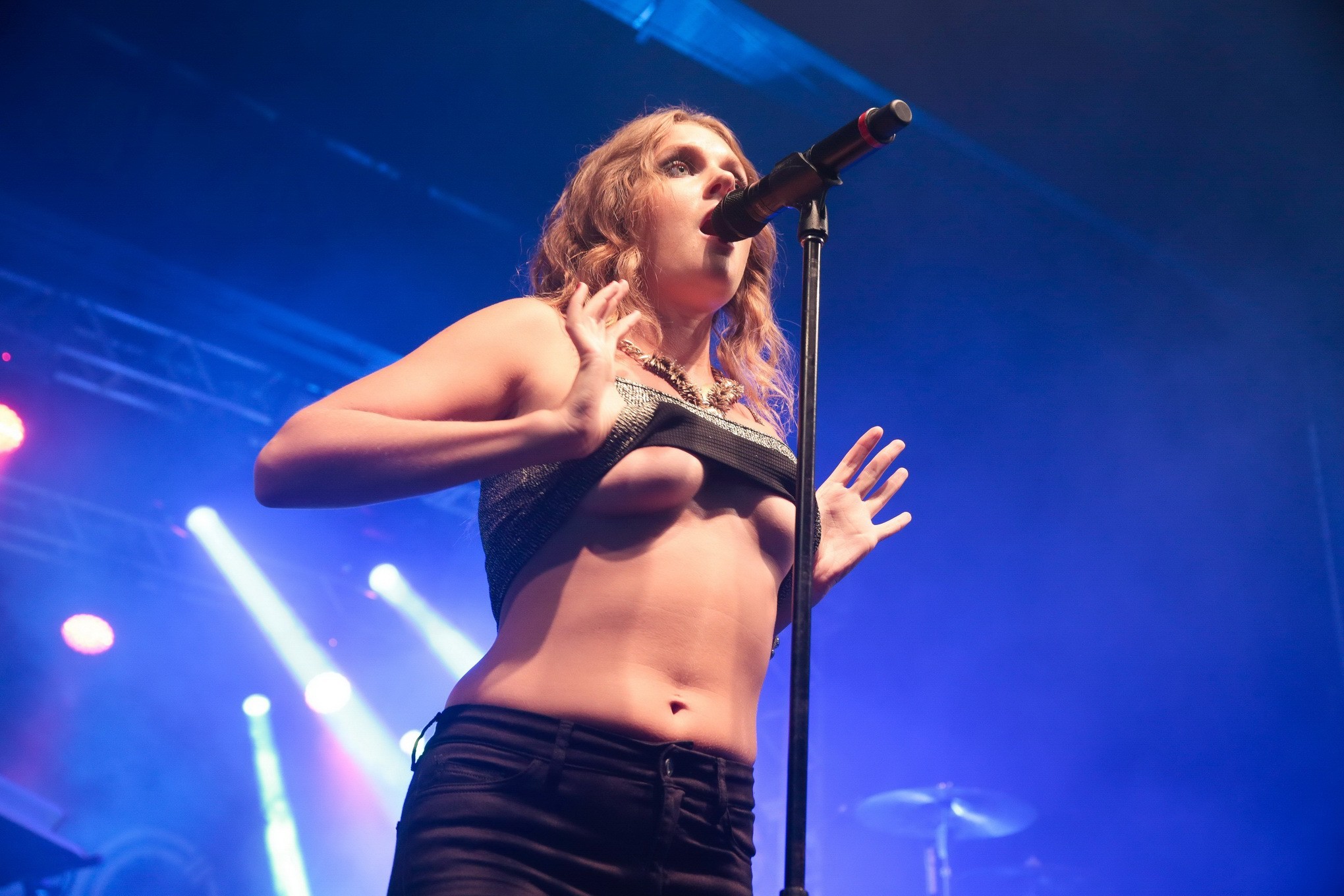 Busty Tove Lo shows off her boobs at the stage in Rio #75152943