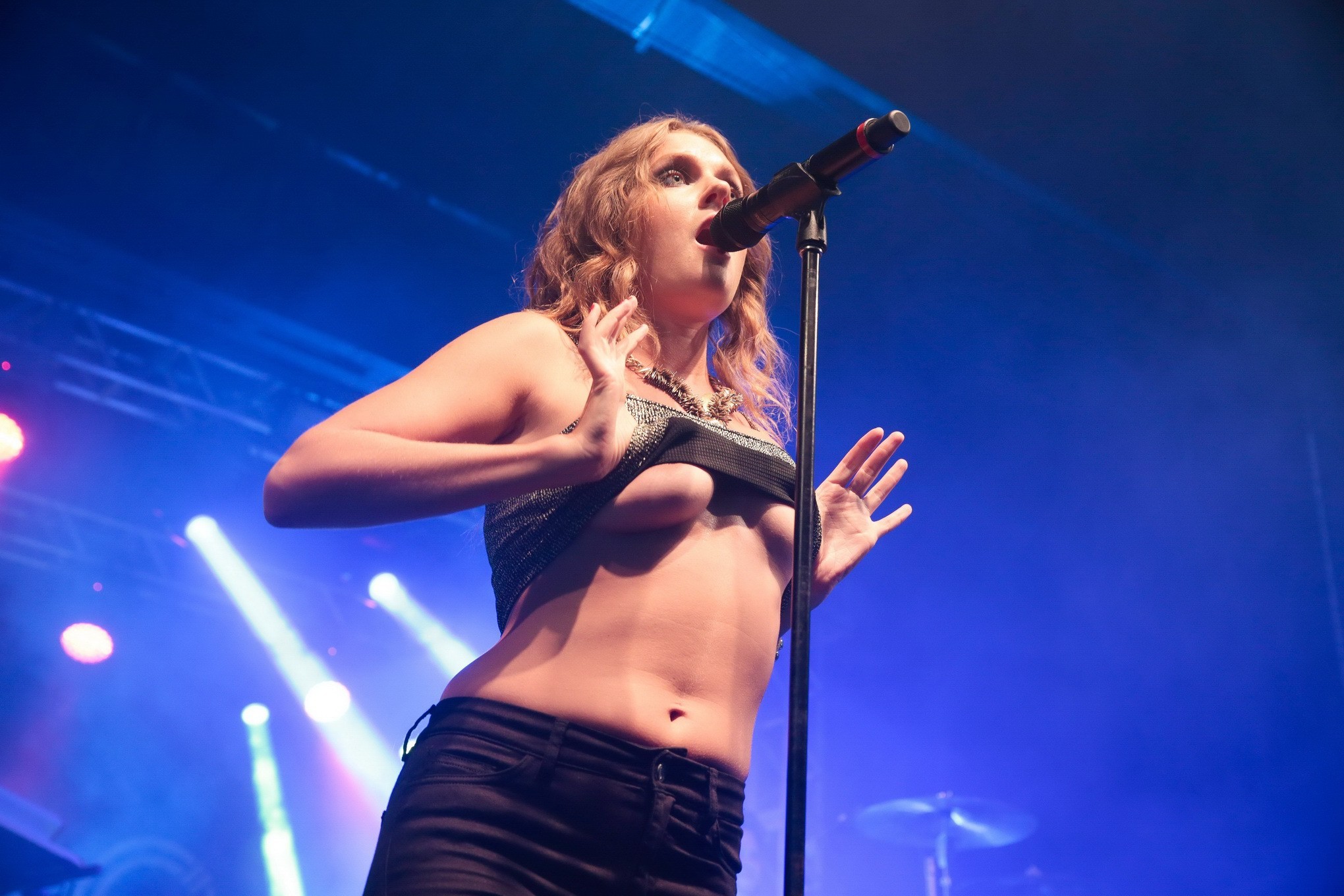 Busty Tove Lo shows off her boobs at the stage in Rio #75152947
