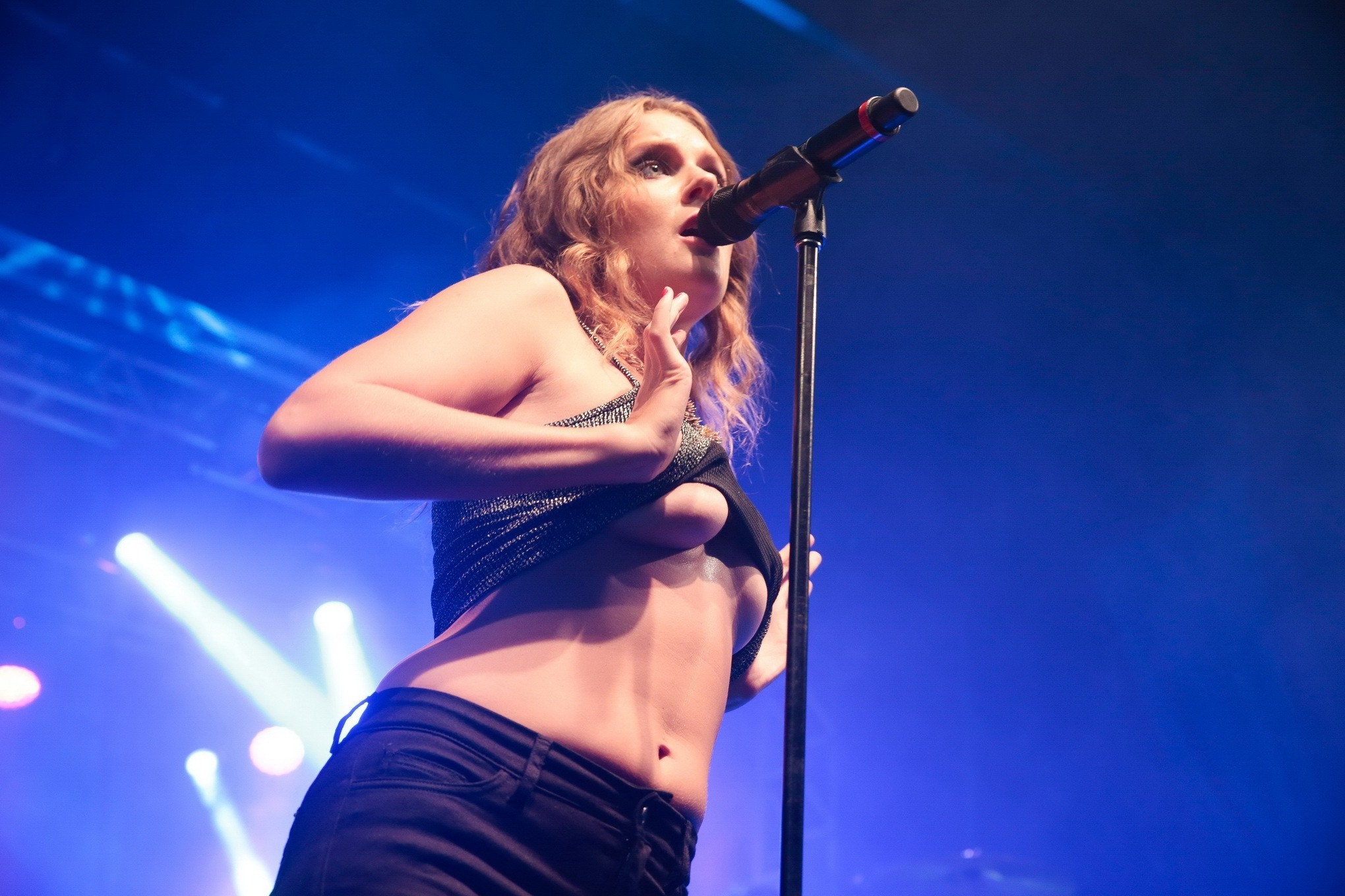 Busty Tove Lo shows off her boobs at the stage in Rio #75152952