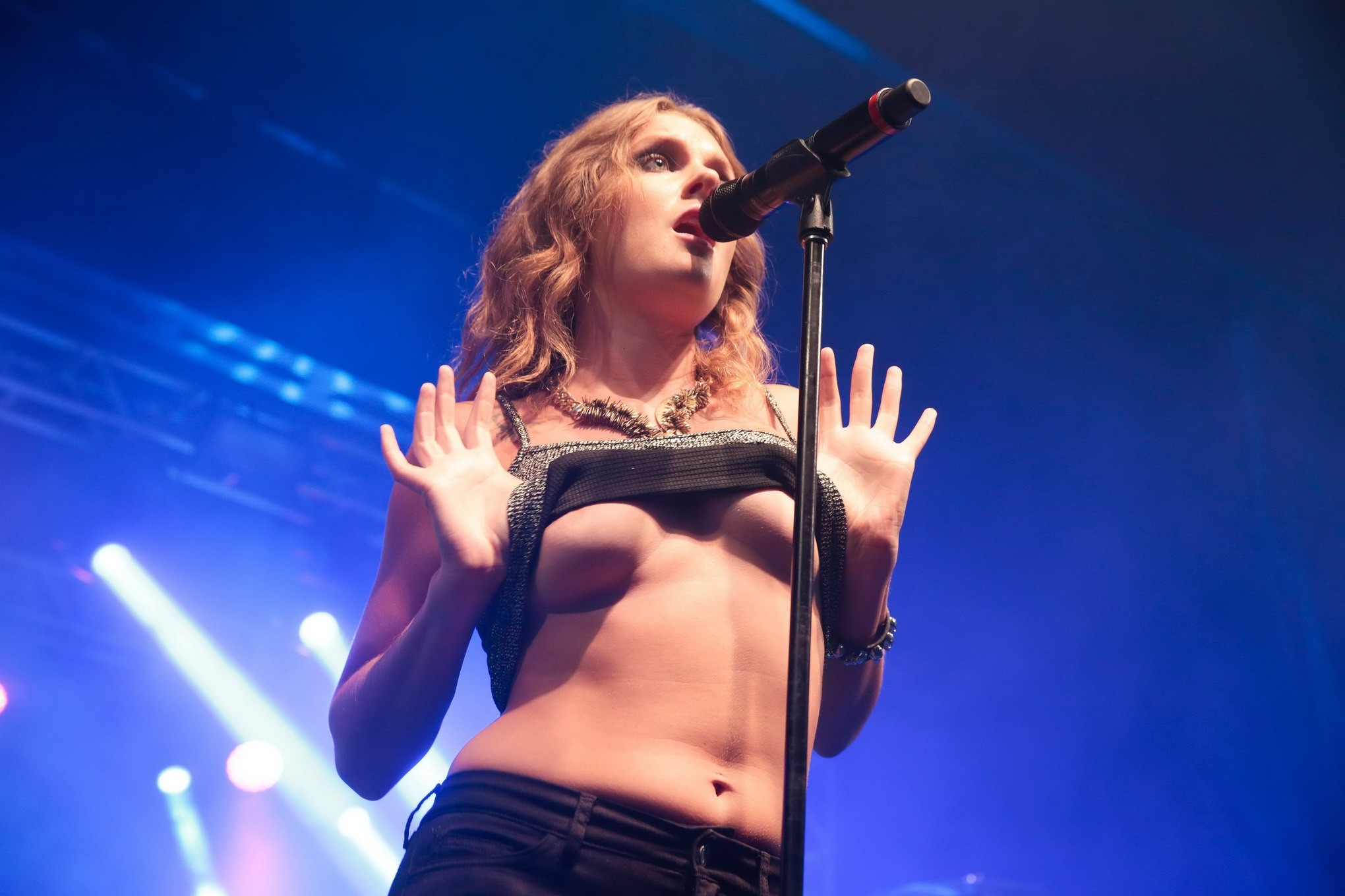 Busty Tove Lo shows off her boobs at the stage in Rio #75152958