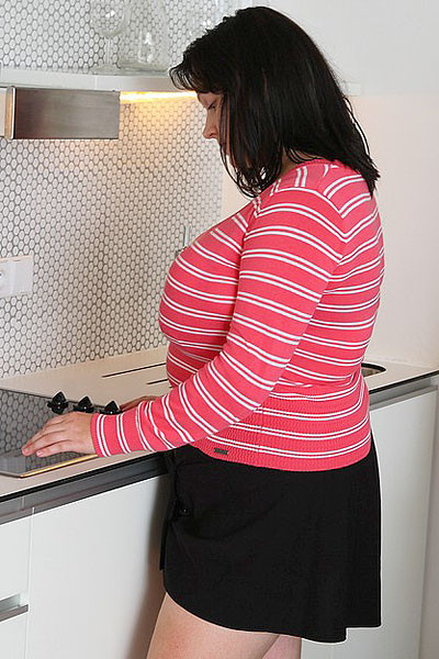 Lo conoció por internet y una invitación a su casa se convierte en una buena follada gorda
 #71766210