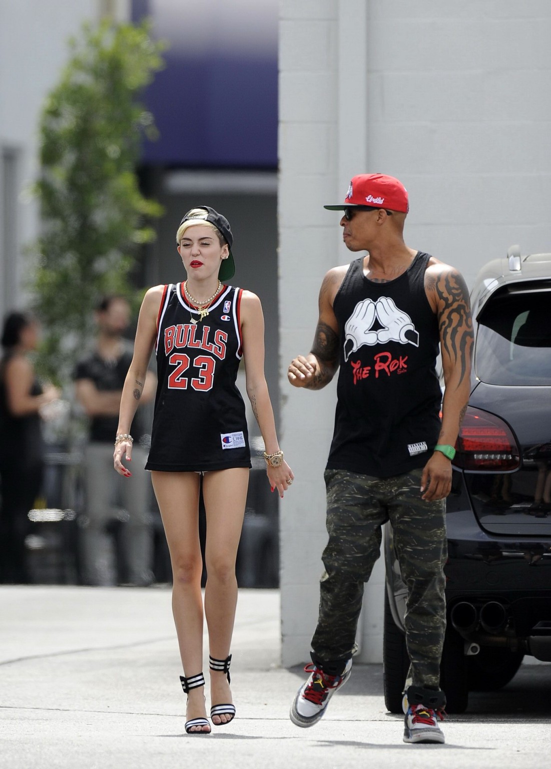 Miley cyrus luciendo piernas con un short y un jersey fuera de un estudio en la
 #75227608