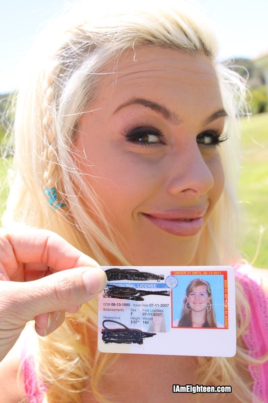 Joven rubia cachonda es follada por una enorme polla #79077495