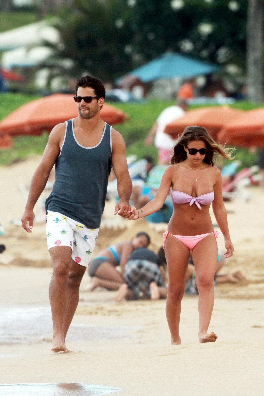 Jessie james busty indossando un bikini a tubo su una spiaggia hawaiana
 #75225972