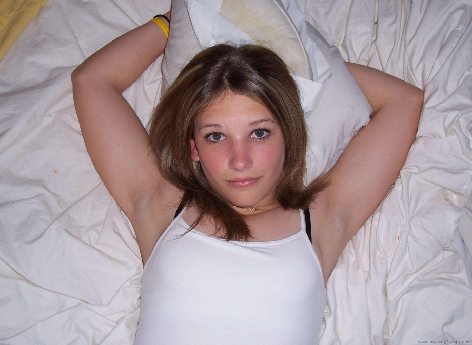 Amateur-Babes mit gepiercten Nippeln
 #68357573