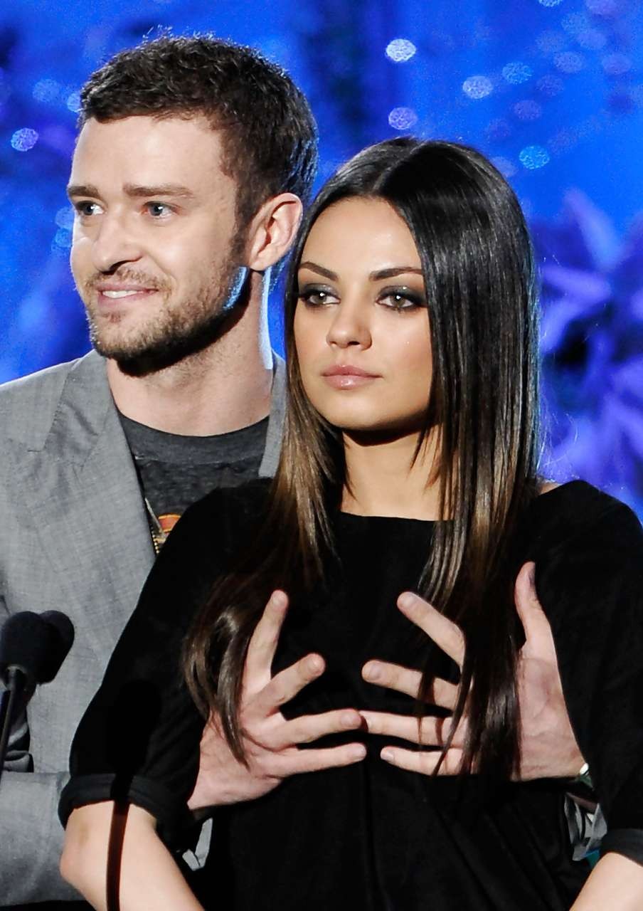 Mila Kunis gets her tits grabbed by Justin Timberlake paparazzi pictures #75300046