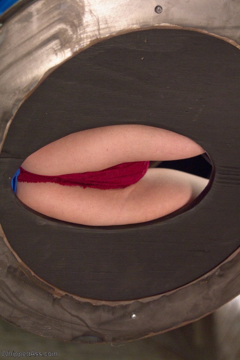 Sexy Rotschopf, Sophia Locke, macht ihre explosive Debüt auf gepeitscht Arsch. Sophia rea
 #70919668
