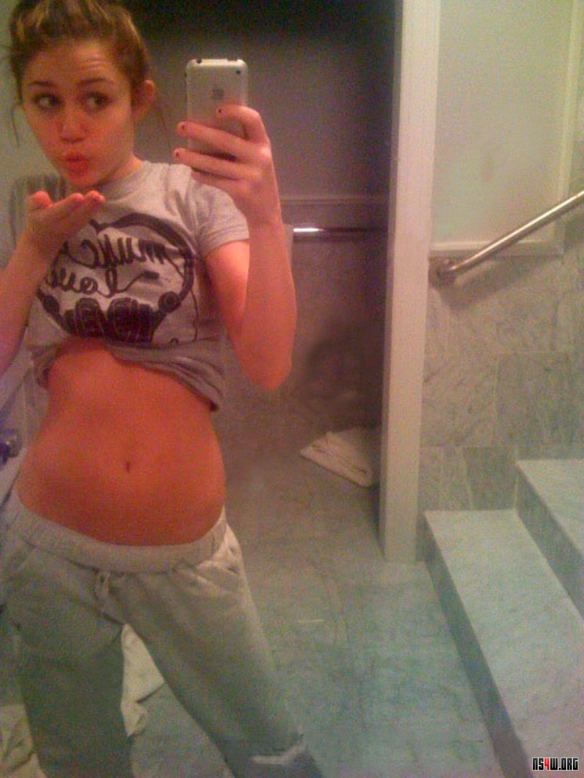 Miley Cyrus leaked sexy personal pics from her cell phone #75324574