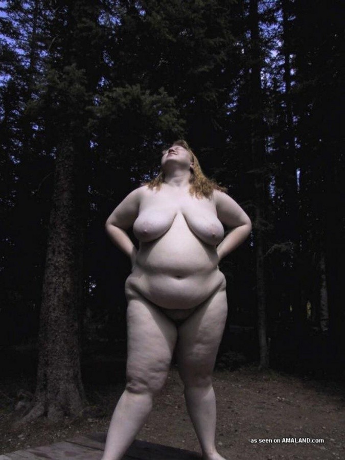Amateur riesige gf, die liebt posieren nackt im Freien
 #71758693