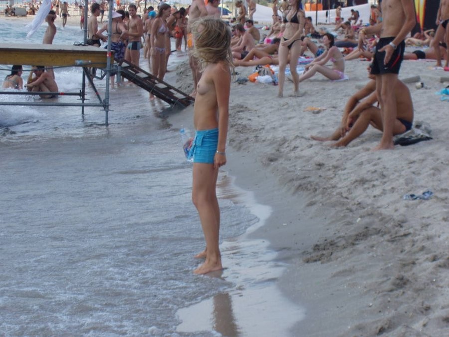 Increíbles fotos nudistas
 #72311473