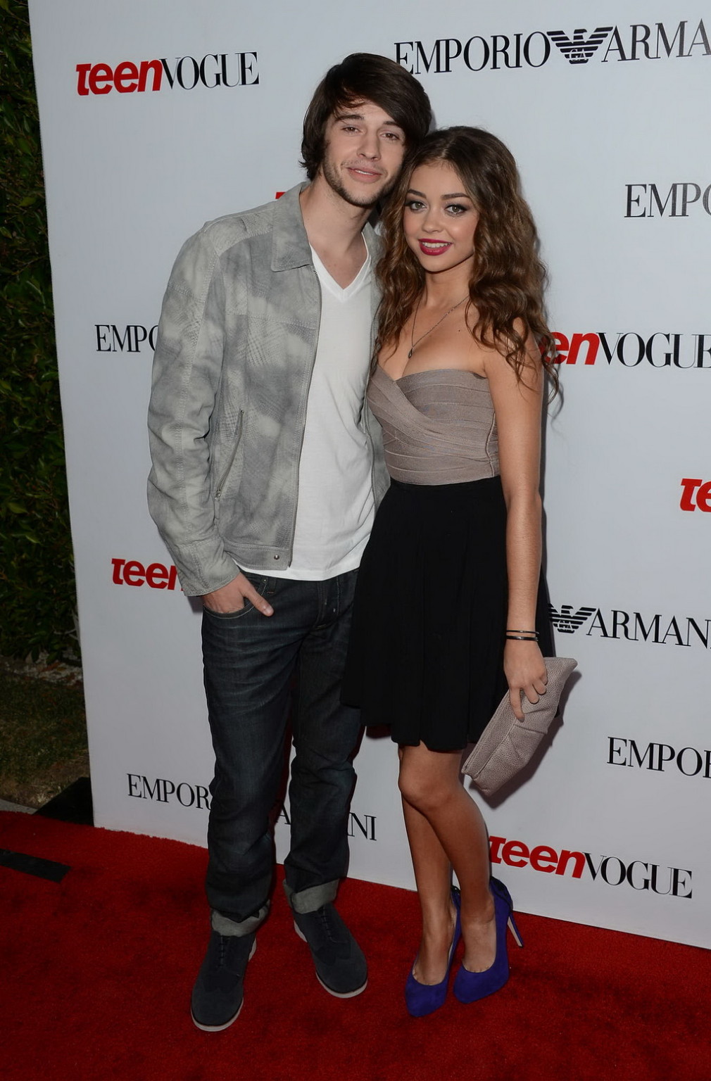 Sarah Hyland vollbusig in trägerlosem Top und schwarzem Minirock bei der Teen Vogue 2012
 #75251656