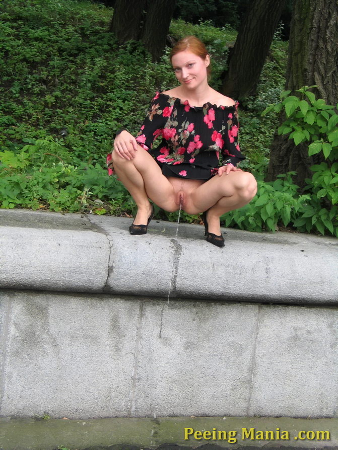 Redhead squats in the park to do a piss as she can not suffer anymore #76568825