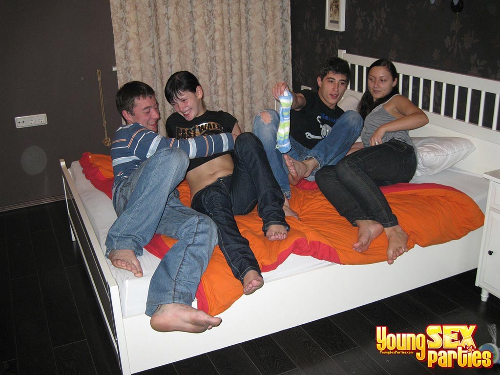 YOUNG SEX PARTIES: teenagers hanging out and fucking loud #76803545