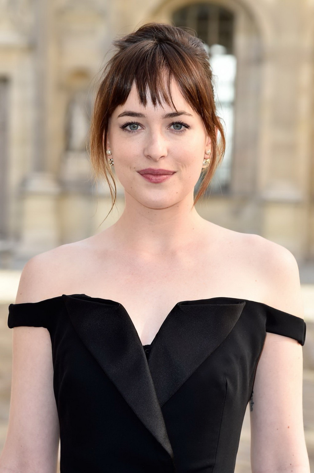 Dakota Johnson Showing Big Cleavage In Black Jumpsuit At Christian Dior Fashion Porn Pictures 