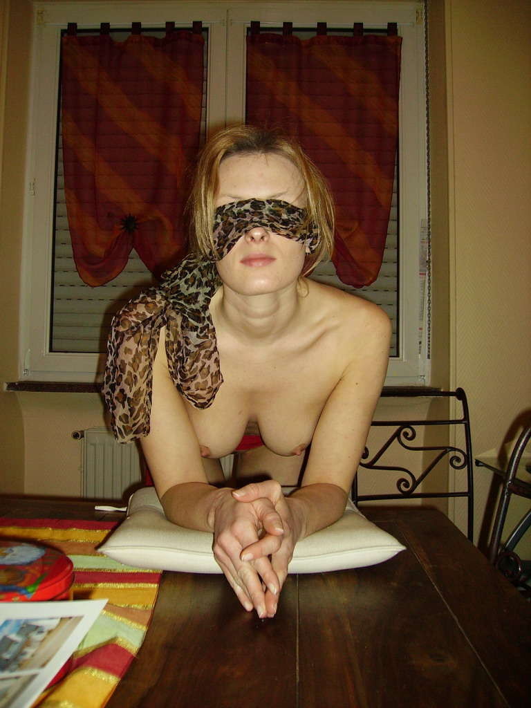 Photos d'une femme coquine en lingerie posant pour son mari
 #75461133