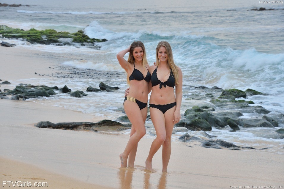 Nicole und Veronika am Strand Nacktbilder
 #67473206