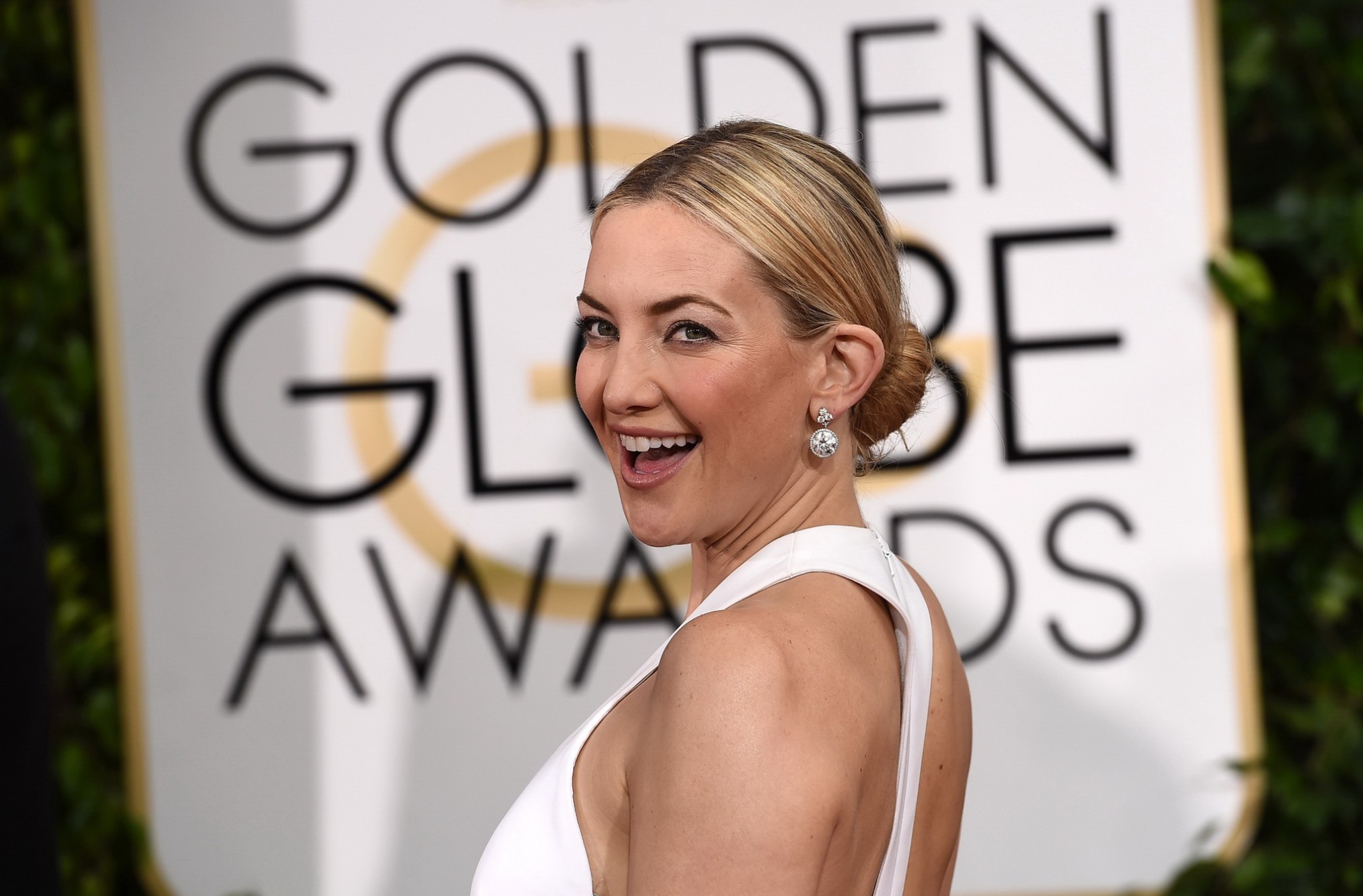 Kate Hudson braless showing huge cleavage at 72nd Annual Golden Globe Awards in  #75175741