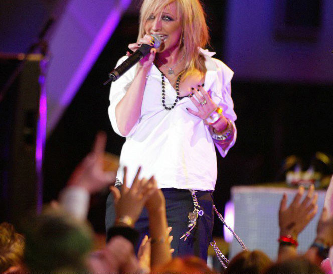 Ashlee Simpson with megacleavage and seethrough #75446019