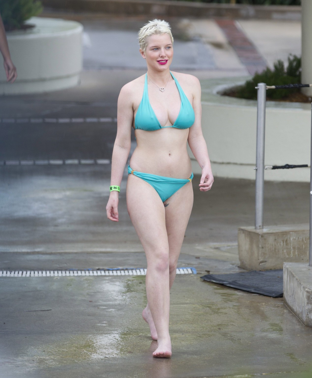 Helen Flanagan vollbusig im himmelblauen Bikini in Orlando, Florida
 #75295223