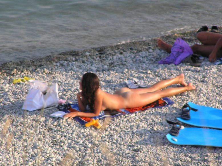 Avertissement - photos et vidéos de nudistes réels et incroyables
 #72274304